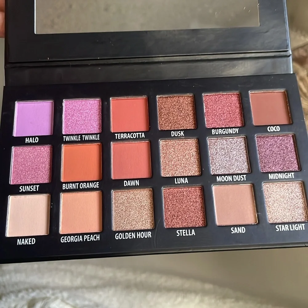 KAB cosmetics Day & Night eyeshadow palette
